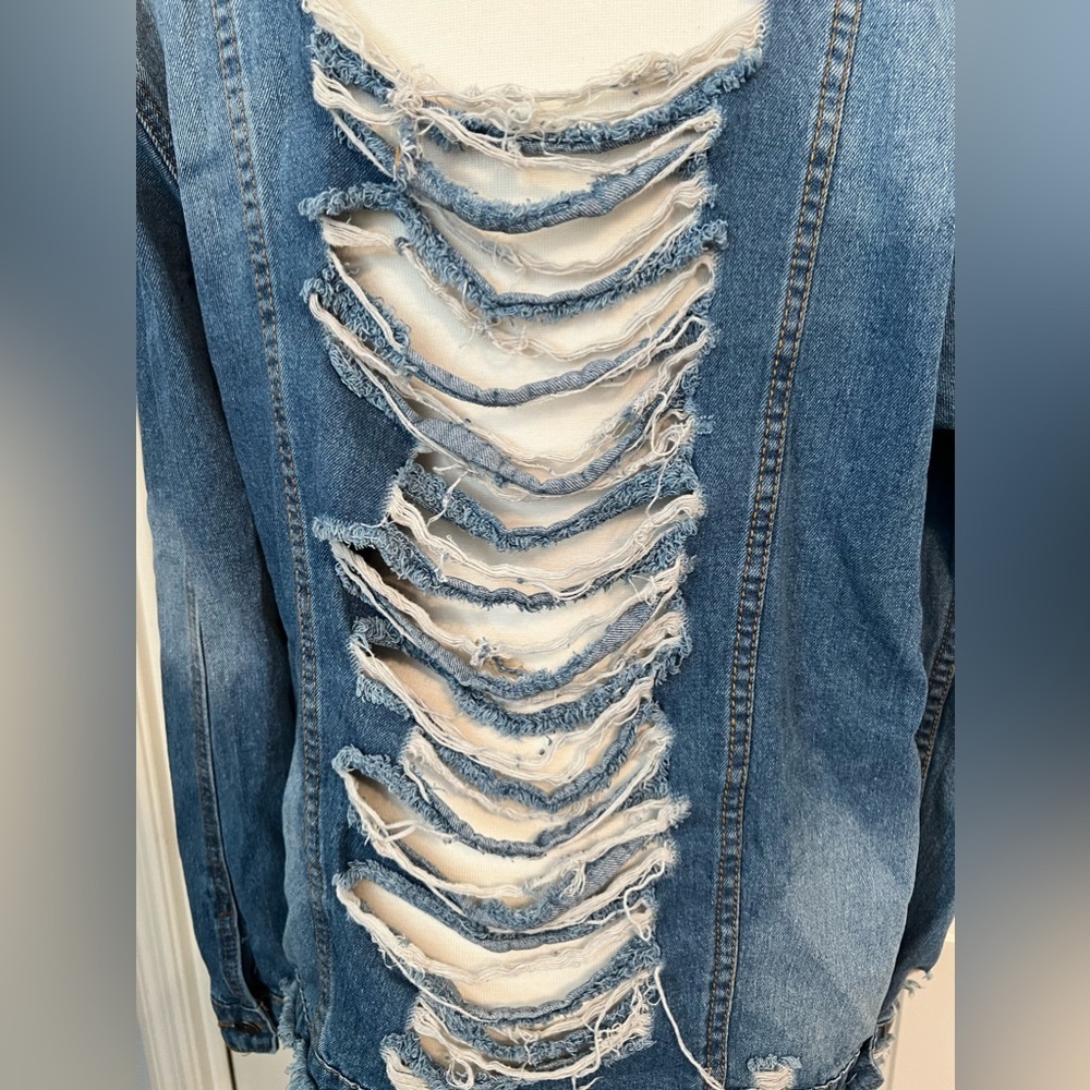 Vintage Distressed Denim Trucker Jacket Size Large - Picture 3 of 10